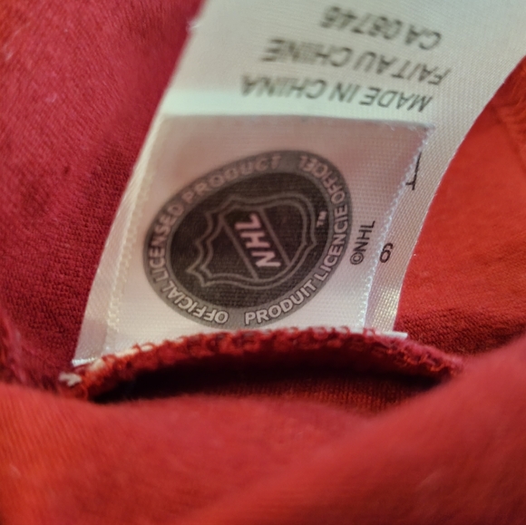 Super Cute! NHL Reebok Red with Silver, Long Sleeve Shirt, Canada, Stretchy - Picture 10 of 10